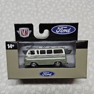M2 Machines 1965 Ford Falcon Club Wagon Van R85 24-79